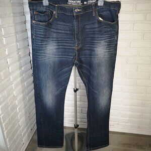 Signature by Levi Strauss & Co Men's Size 42/32 Medium Wash S51 Straight Jeans